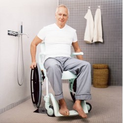 Chaise de douche et de toilettes à grandes roues